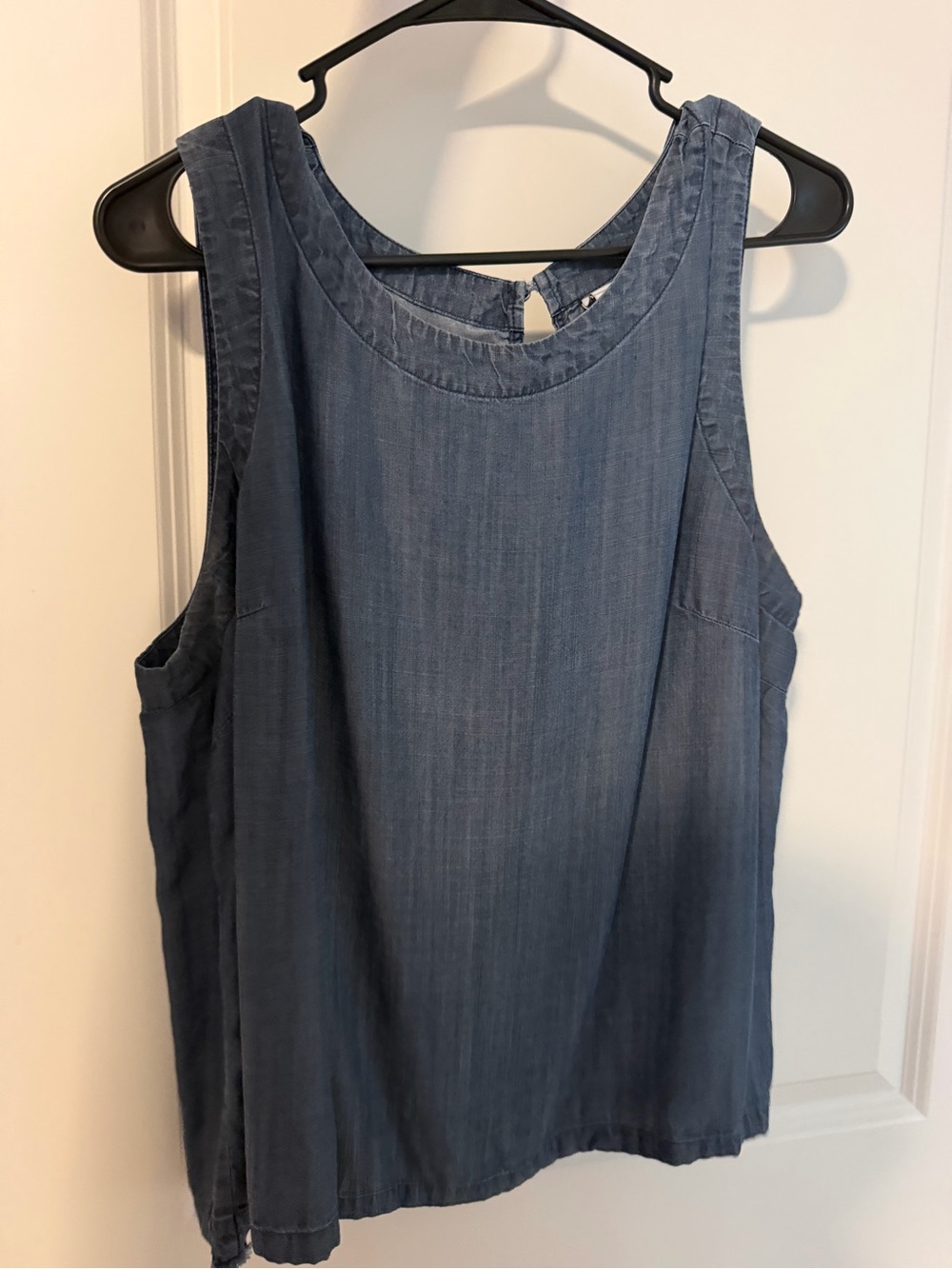 Liz Claiborne Chambray-Style Sleeveless Tank - Blue